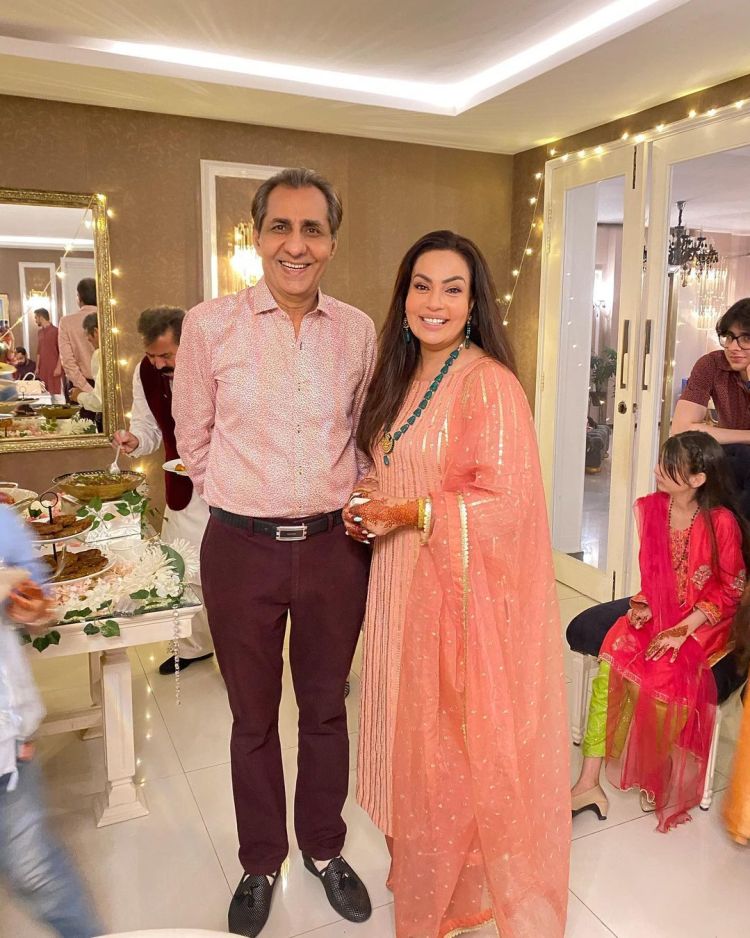 Beautifull Actress Sadia Imam Pictures With Husband 