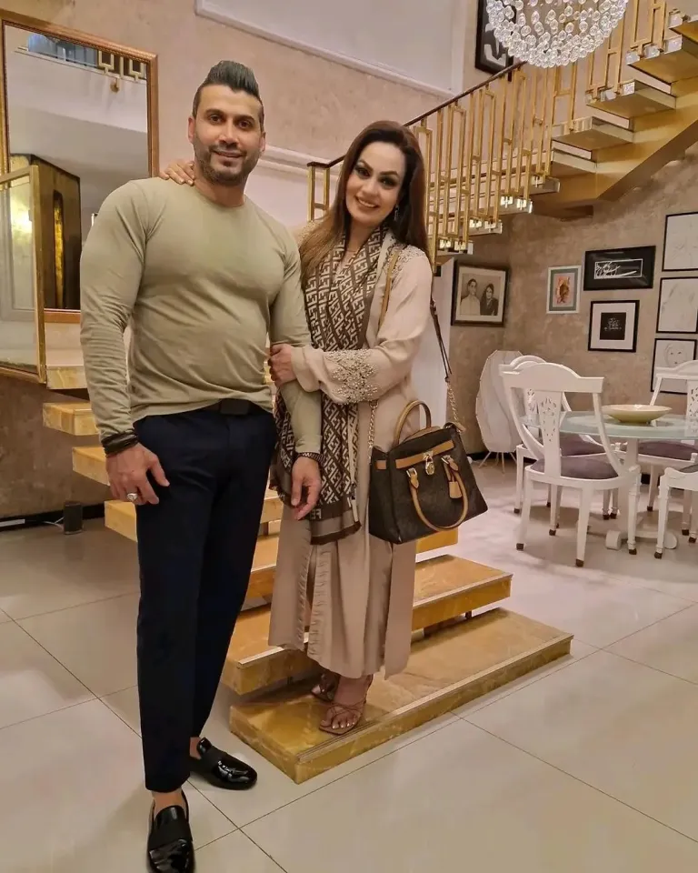 Beautifull Actress Sadia Imam Pictures With Husband 