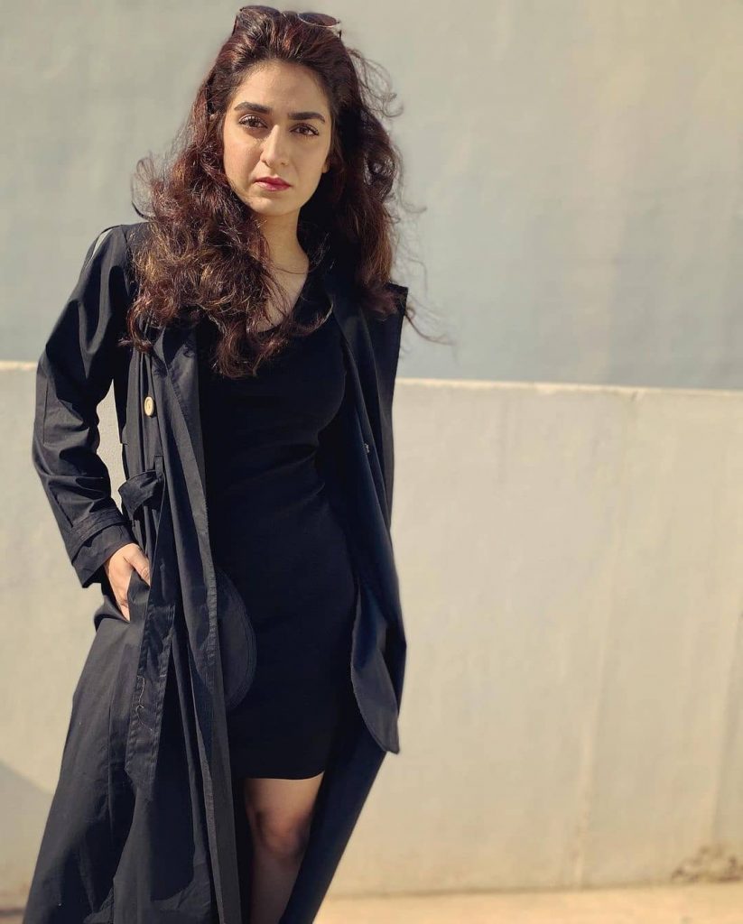Actress Hajra Yamin Beautifull Picture's In Black Dress