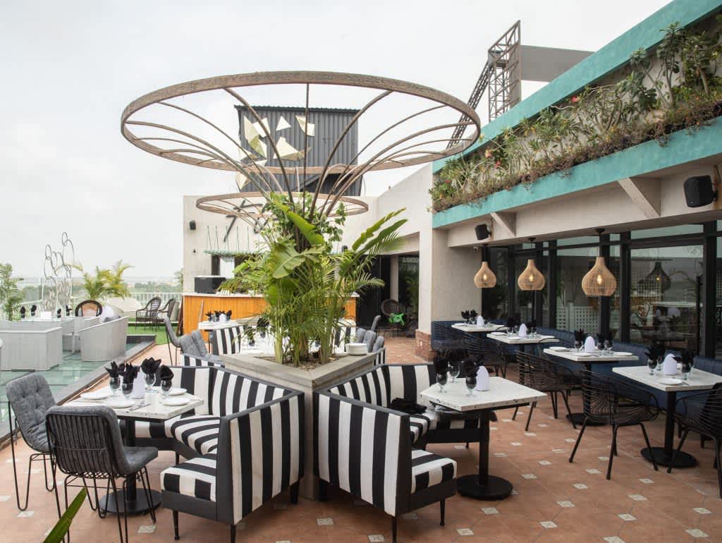 Best Rooftop Restaurants In Karachi To Enjoy Your Summer Nights