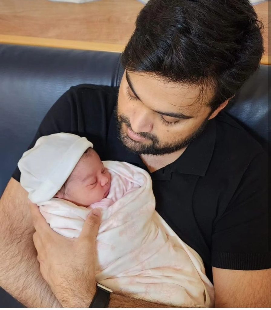 Rabab Hashim Beautiful Picture With Husband and Baby Girl