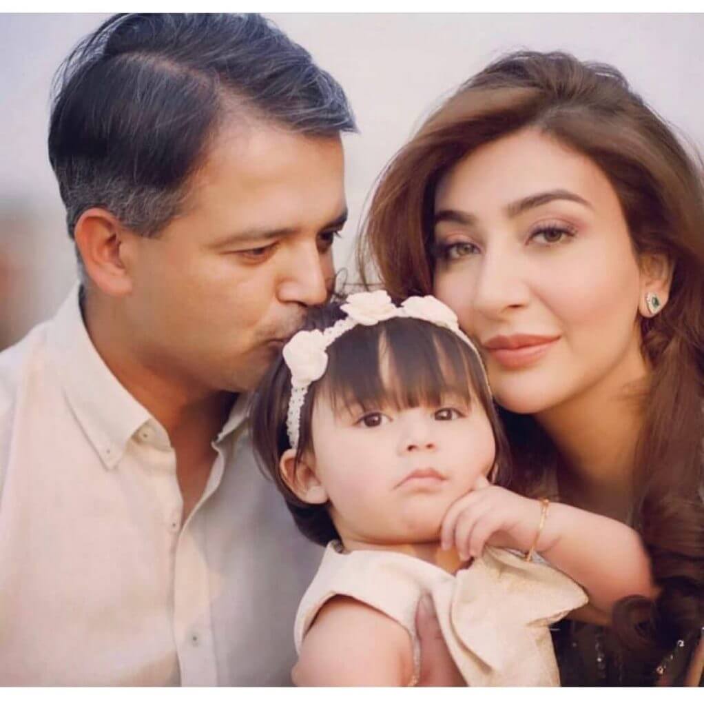 Actress Ayesha Khan Shear Beautiful Picture With Family