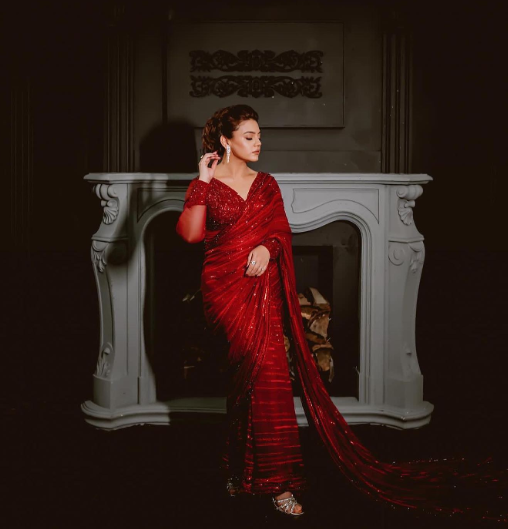 Zara Noor Abbas Looking Beautiful in Red Sari